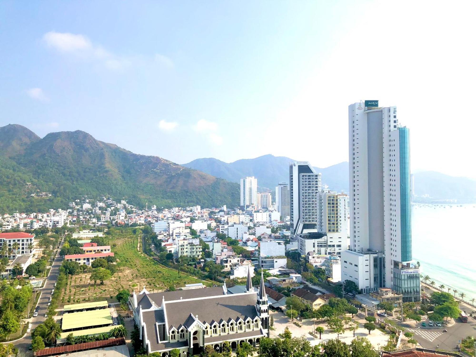 Ferienwohnung Scenia Bay Oceanfront By Housing Nha Trang Exterior foto