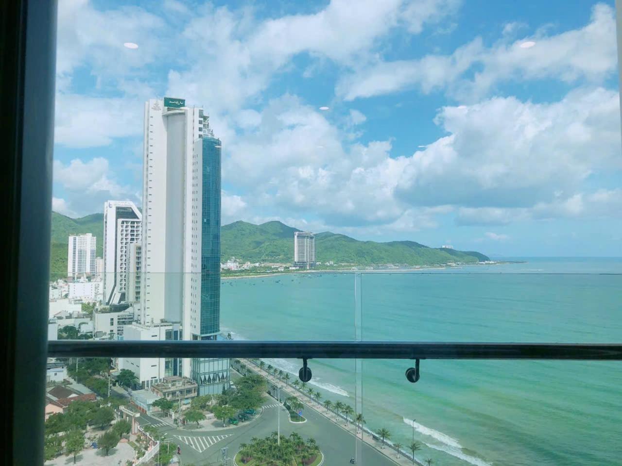 Ferienwohnung Scenia Bay Oceanfront By Housing Nha Trang Exterior foto
