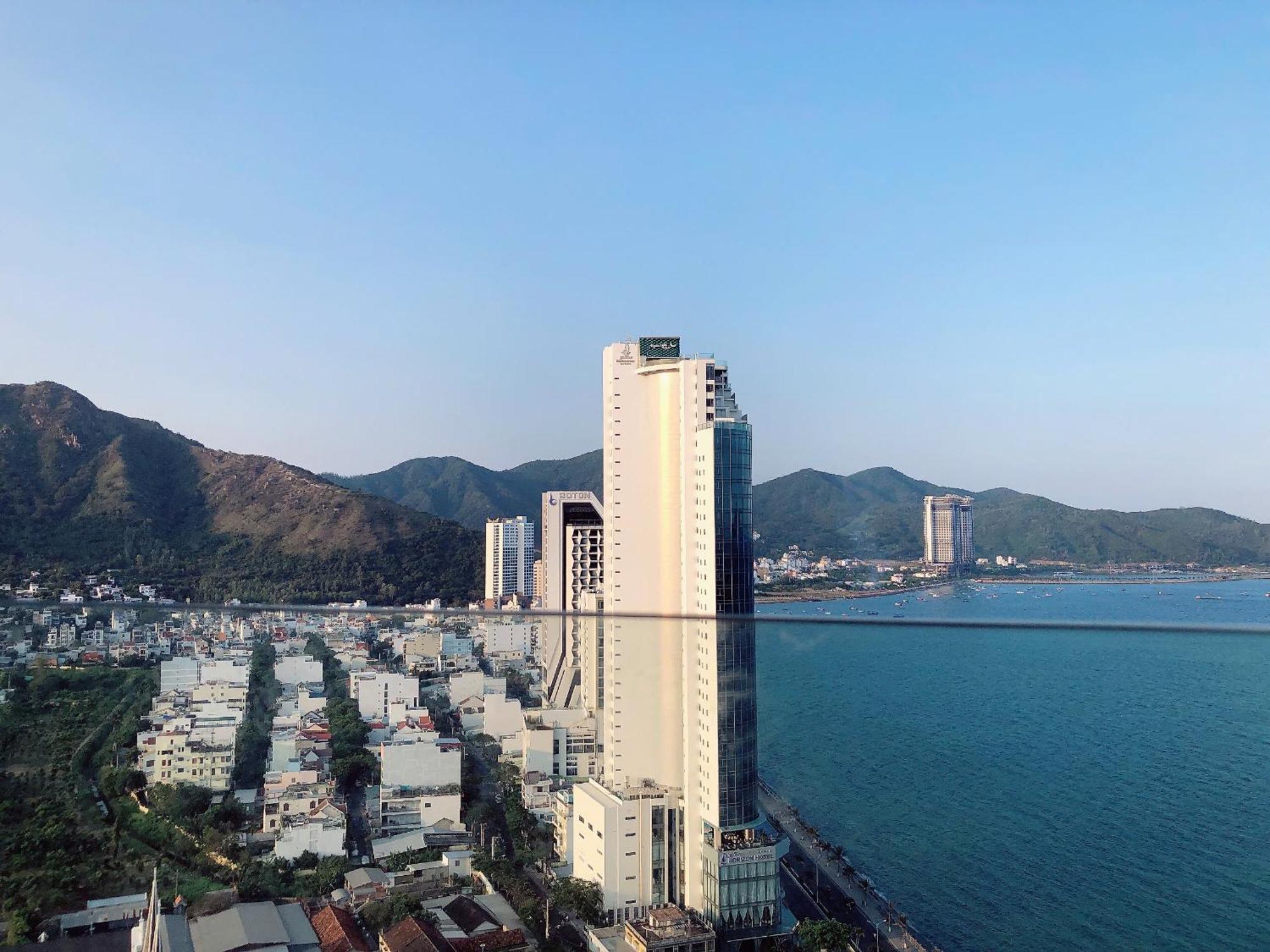 Ferienwohnung Scenia Bay Oceanfront By Housing Nha Trang Exterior foto