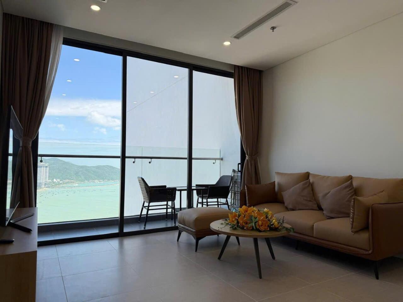 Ferienwohnung Scenia Bay Oceanfront By Housing Nha Trang Exterior foto