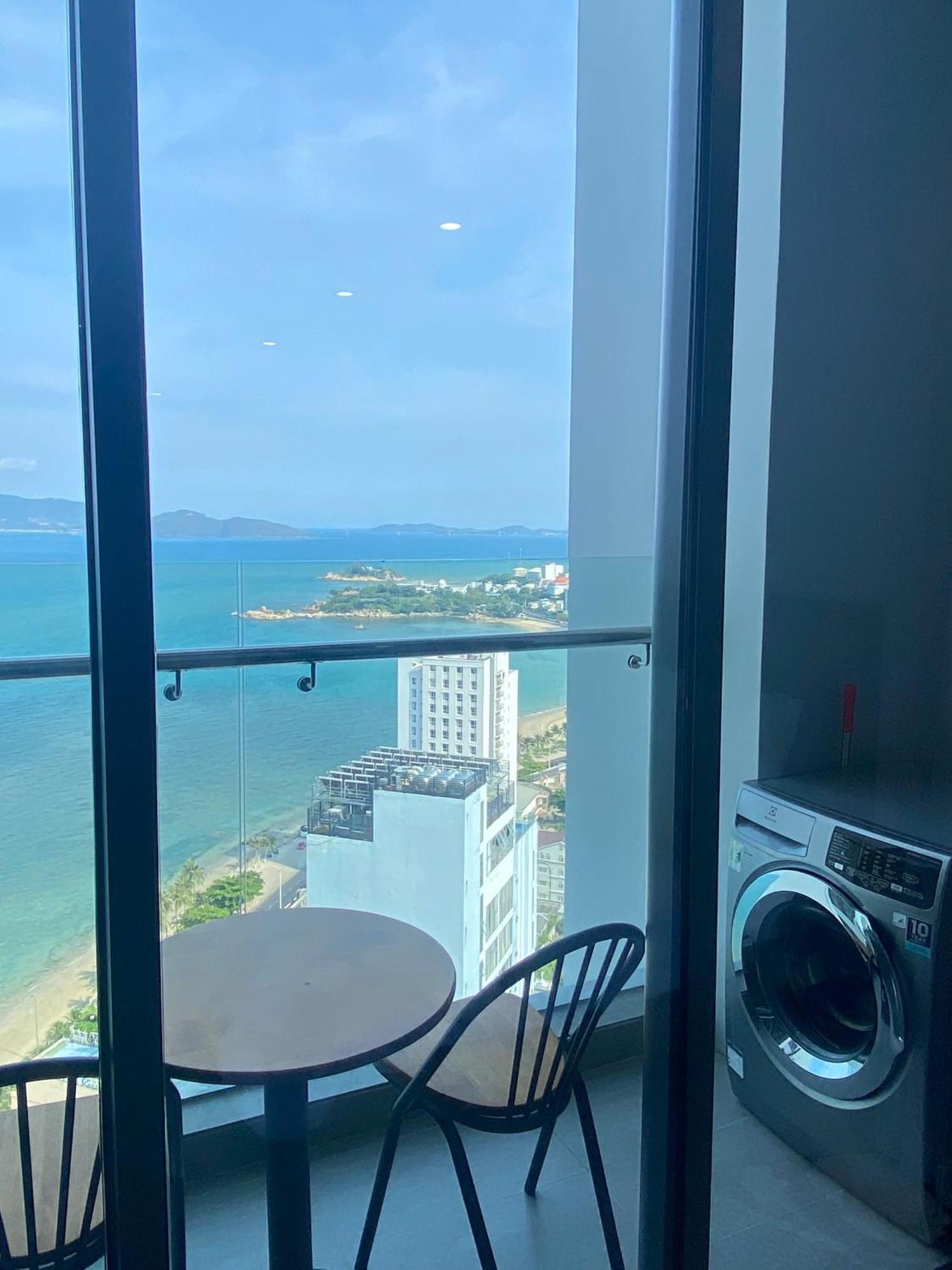 Ferienwohnung Scenia Bay Oceanfront By Housing Nha Trang Exterior foto